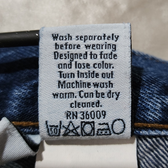 Calvin Klein Dark Wash Mid Rise 3" Inseam Blue Jean Denim Shorts - Picture 9 of 10